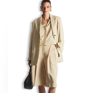 COS Tailored Linen High waisted Bermuda Shorts Light Beige